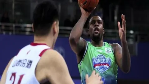 11月曼联最佳候选：奥纳纳、马兹拉维、迪亚洛