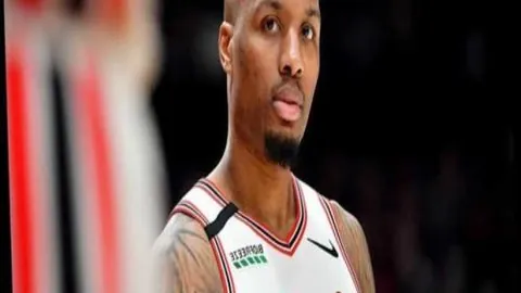 《足坛风云夜：皇马惊魂逆转，曼联新帅连战连捷，曼城意外翻车献惊喜》